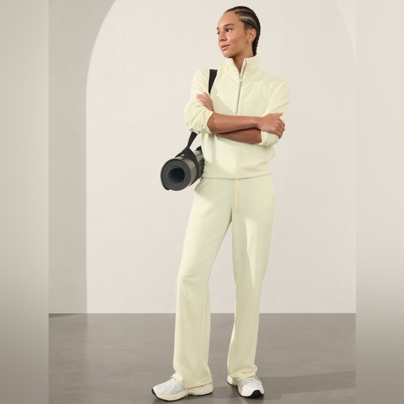 Athleta Pants - NWT Athleta Seasoft Straight Pant Glow Color Size  XS.